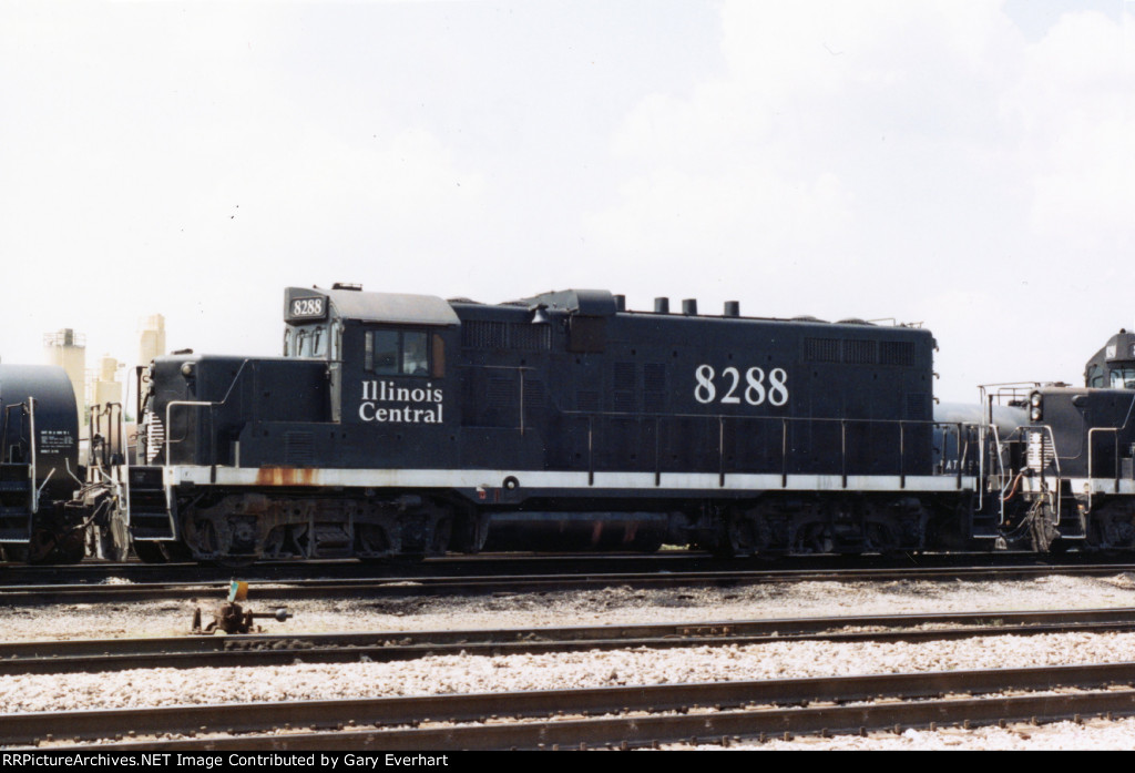 IC GP10 #8288 - Illinois Central